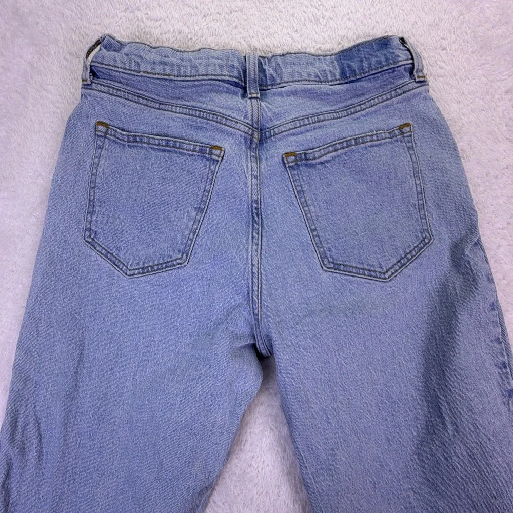 Abercrombie & Fitch The 80s Mom High Rise Jeans Women's 28/8R Light Wash (28x27)